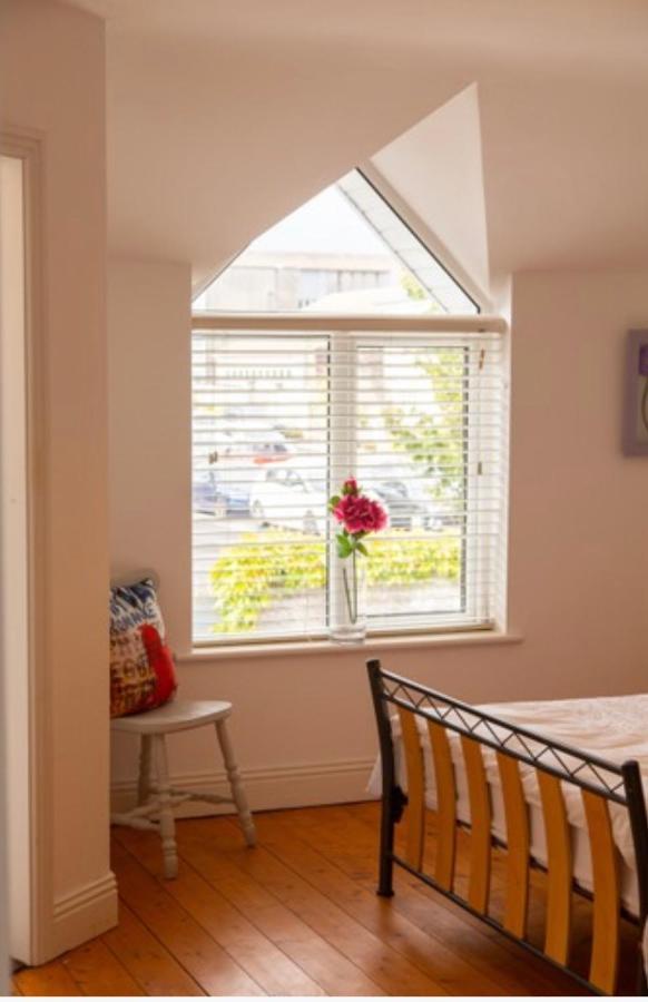 Two Bedroom Townhouse In The Heart Of Dungarvan دونغارفان المظهر الخارجي الصورة