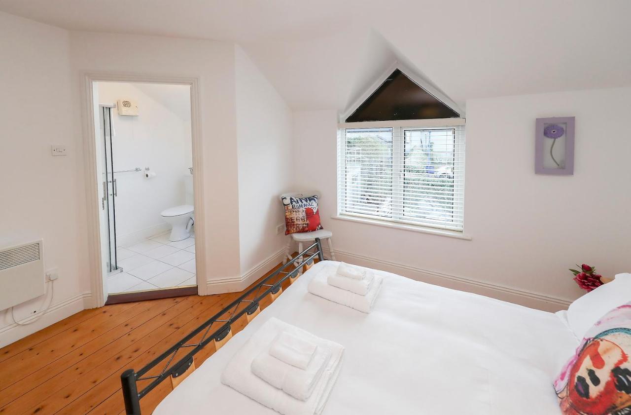 Two Bedroom Townhouse In The Heart Of Dungarvan دونغارفان المظهر الخارجي الصورة
