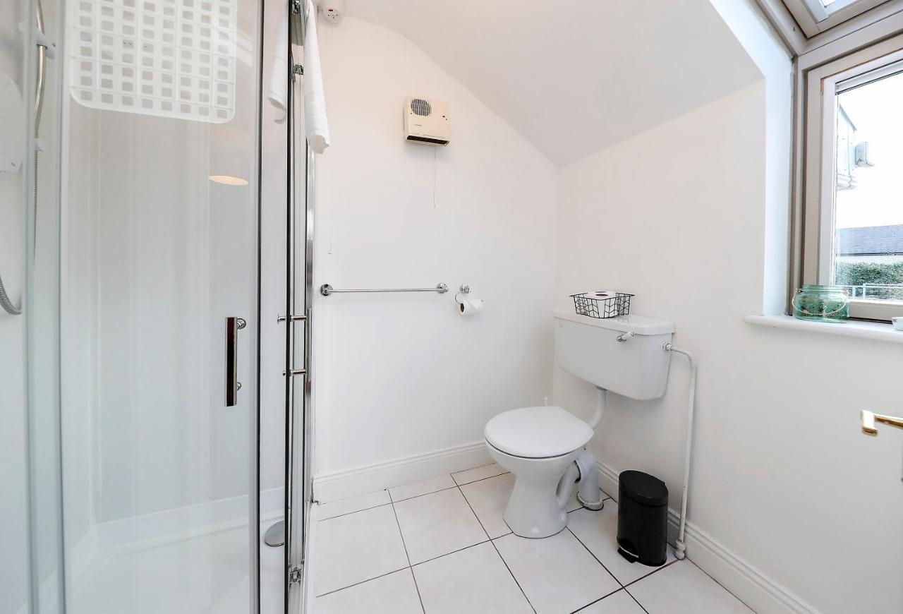 Two Bedroom Townhouse In The Heart Of Dungarvan دونغارفان المظهر الخارجي الصورة