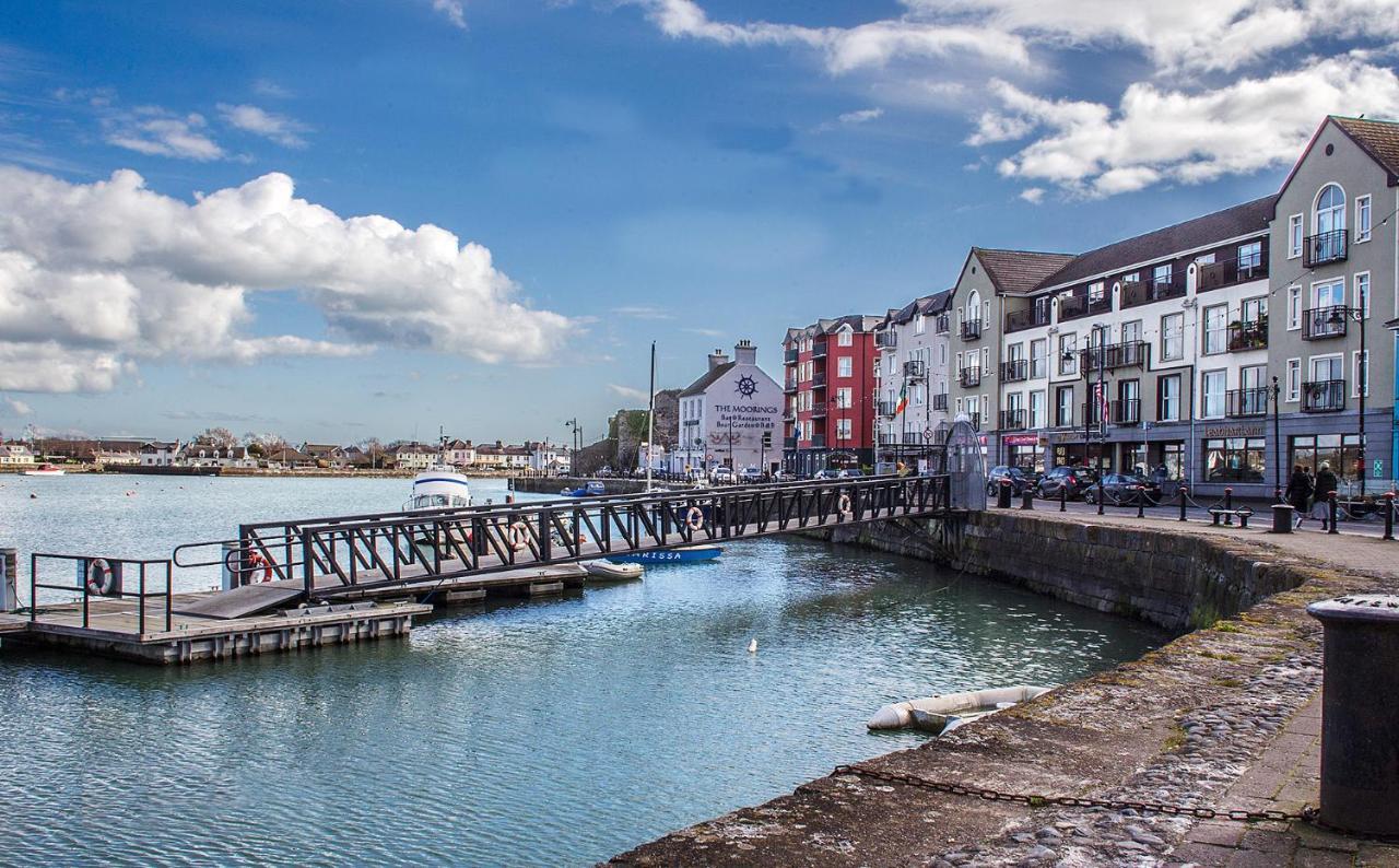 Two Bedroom Townhouse In The Heart Of Dungarvan دونغارفان المظهر الخارجي الصورة
